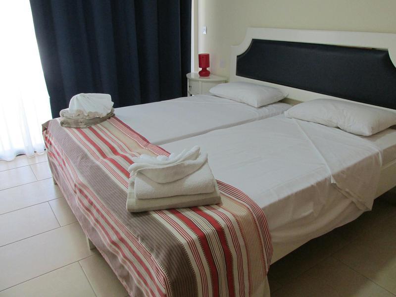 Royal Blue Hotel & Spa Jeroszkípu Kültér fotó