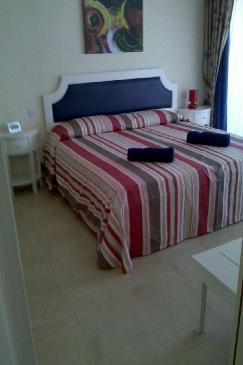 Royal Blue Hotel & Spa Jeroszkípu Kültér fotó